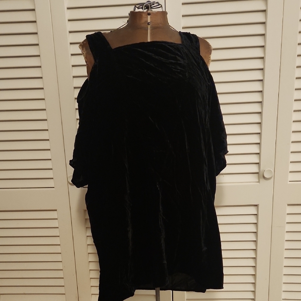 Soft Surroundings Black Velvet Cold Shoulder Babydoll Tunic Size 1x